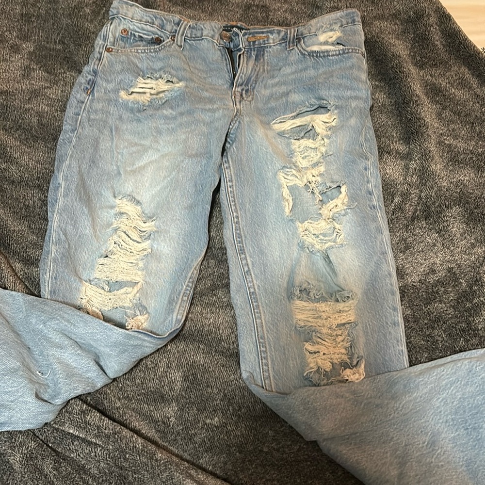 AERO mom ripped jeans size 6